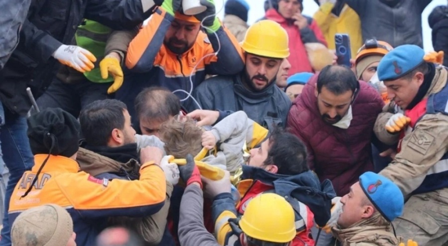 Depremlerin 7. günü: Türkiye'nin gözü mucize kurtuluşlarda