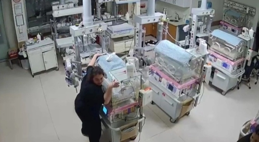 Yenidoğan bakım ünitesinde deprem paniği! Hemşireler bebekleri bırakmadı