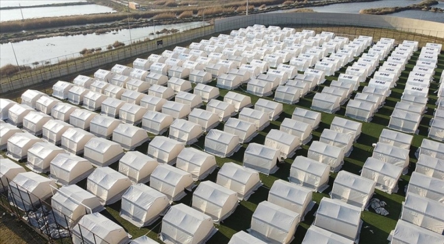 Hatay'da afetzedeler çadır kentte depremi atlatmaya çalışıyor
