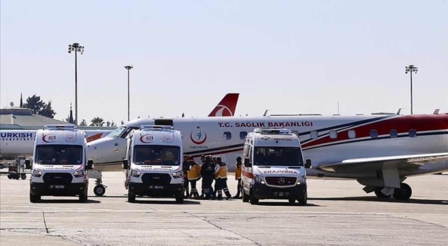 Yaralı afetzedelerin hava yoluyla Ankara'ya sevki sürüyor
