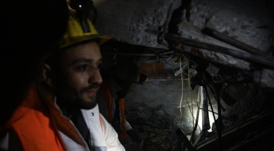 10 bine yakın madenci enkazda görevli