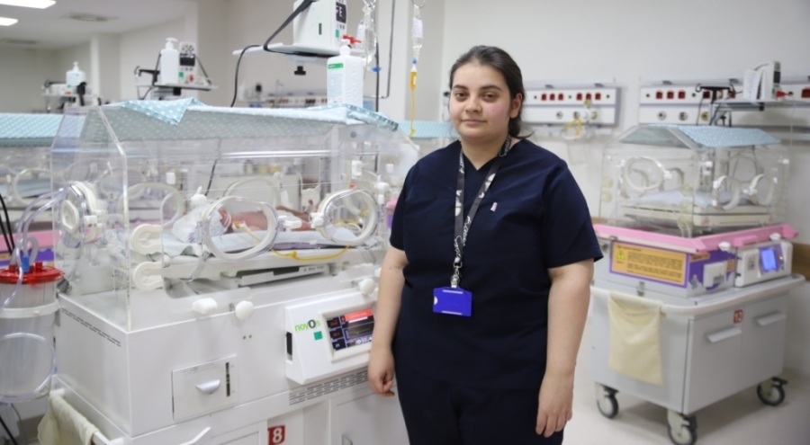 Kahraman yenidoğan hemşiresi, güvenlik kameralarına  yansıyan o anları anlattı