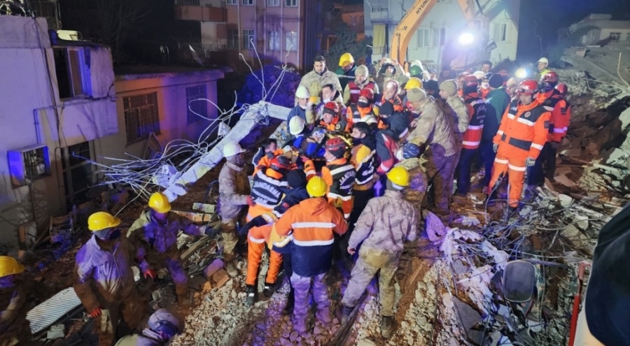 Naime Şakar enkazdan 165 saat sonra sağ çıkarıldı