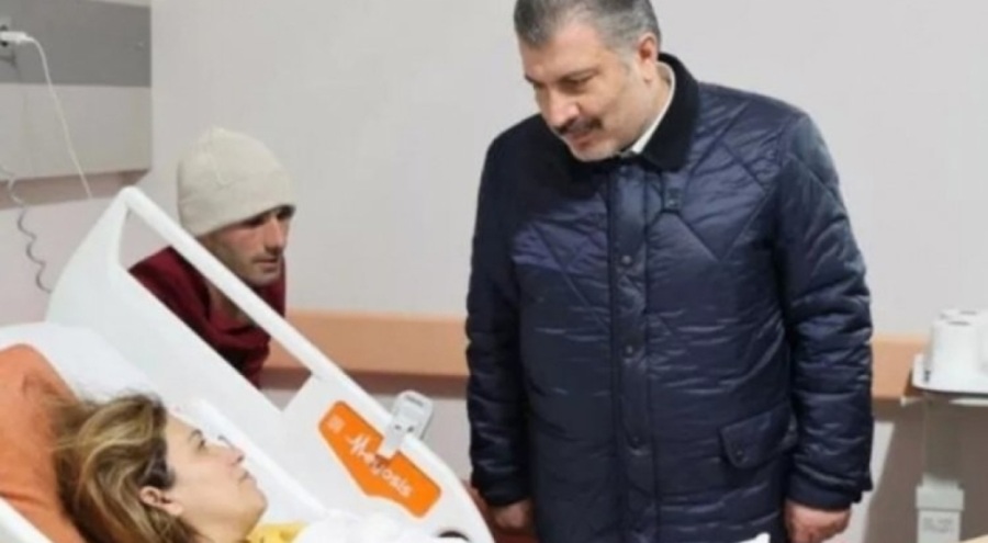 Fahrettin Koca hastanede depremzedeleri ziyaret etti