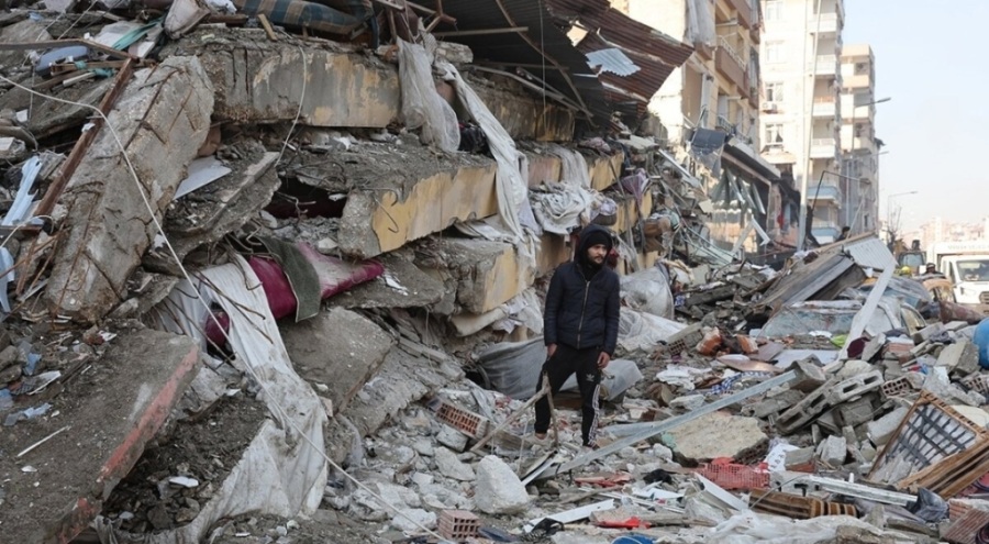 Gaziantep'te yıkılan apartmanla ilgili 2 kişi yakalandı