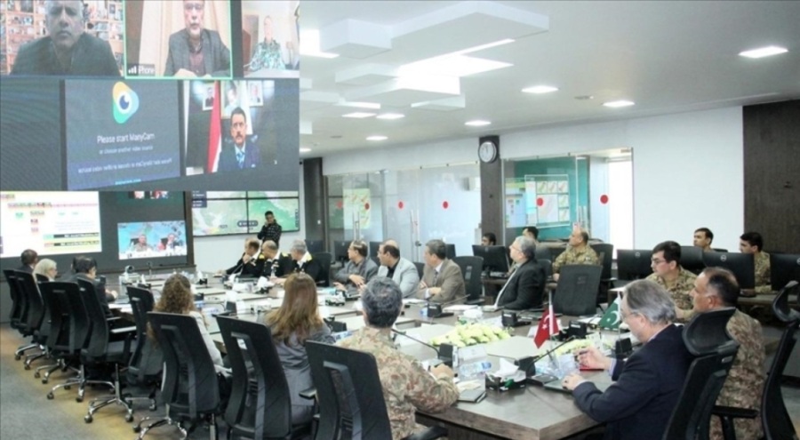 Pakistan'dan Türkiye'ye afetzedeler için yardımlar sürüyor