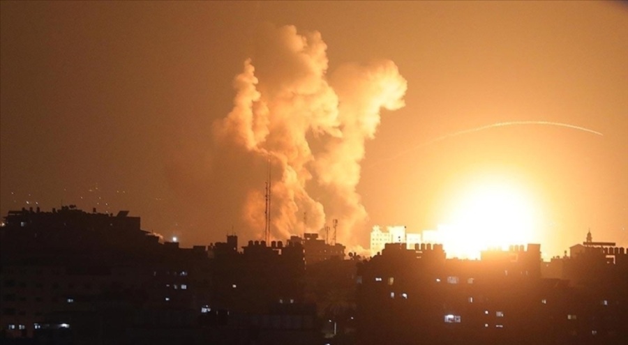 İsrail savaş uçakları, Gazze'de bir bölgeyi vurdu