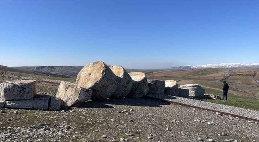 Deprem, Adıyaman'daki tarihi tümülüsteki sütuna da zarar verdi
