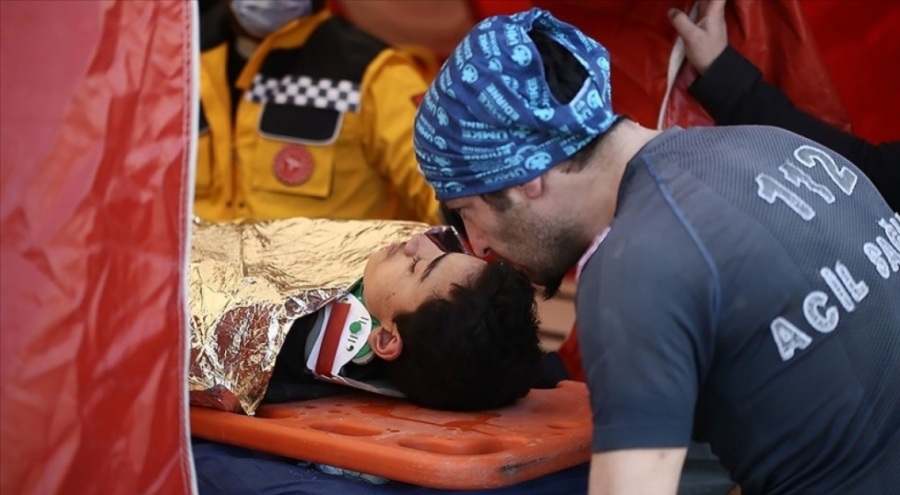 Josef de Souza, deprem bölgesinde Arda'ya imzalı formasını verecek