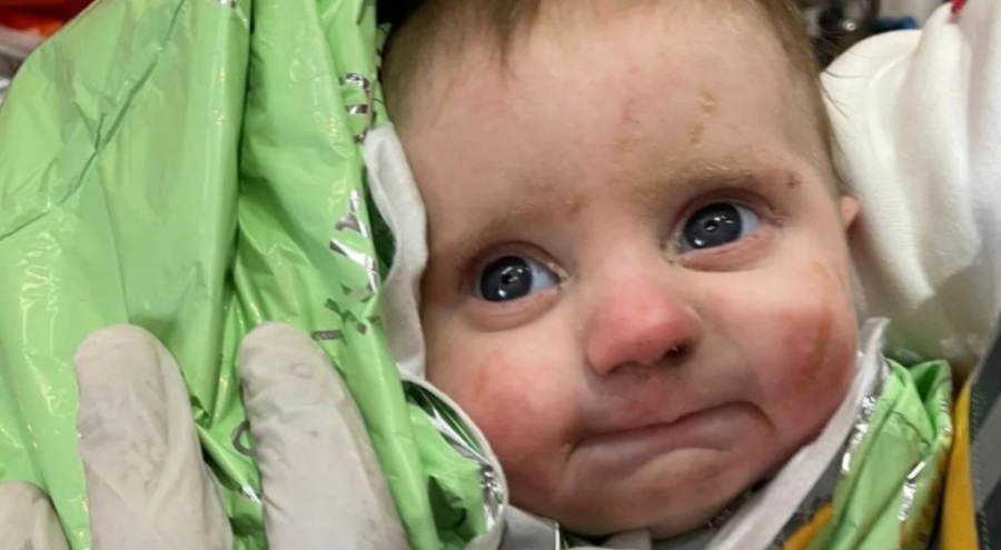 Enkazdan çıkarılan 2 aylık bebeğin sağlık durumunu Bakan Koca açıkladı