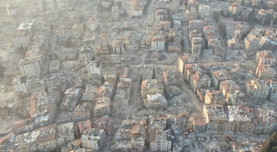 Kentler deprem sonrası harabeye döndü! Yıkım böyle görüntülendi