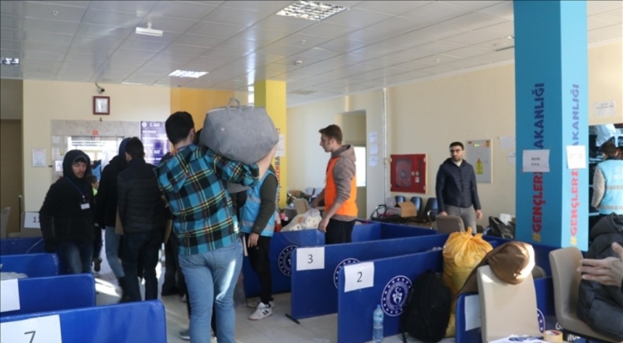 Burdur'a getirilen 1061 depremzede Gençlik ve Spor Bakanlığı'nın yurtlarına yerleştirildi