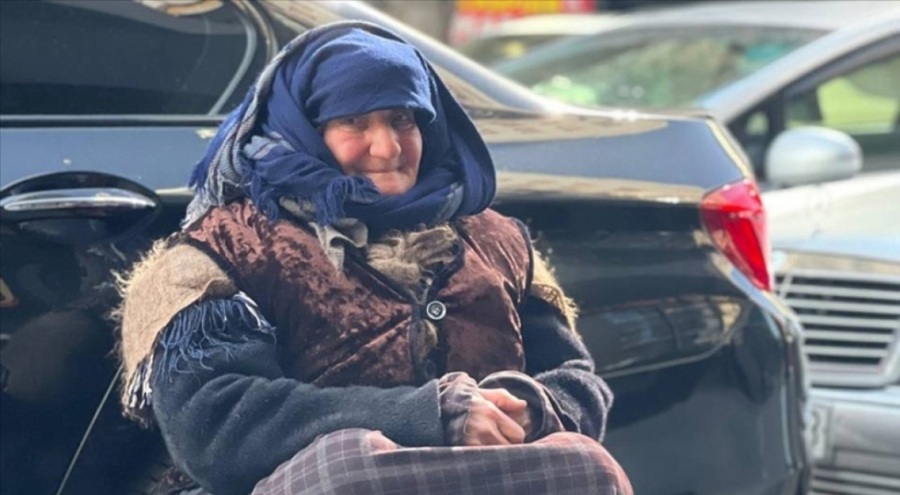 Azerbaycanlı Sekine Kerimova, son parasını depremzedelere gönderdi