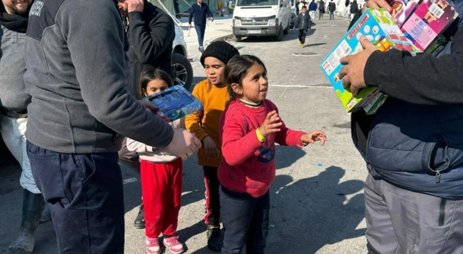Bursa'dan depremzede çocuklara oyuncak