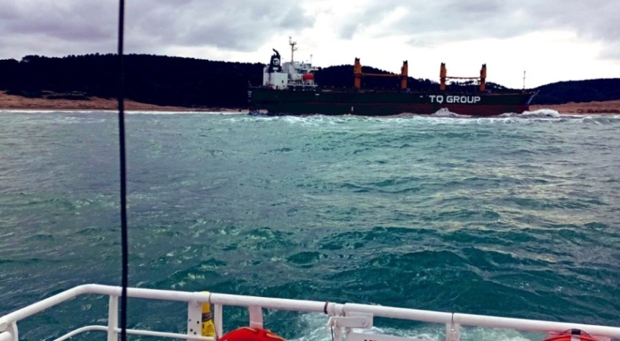 Şile'de karaya oturan yük gemisi 7 gün sonra kurtarılarak yüzdürüldü