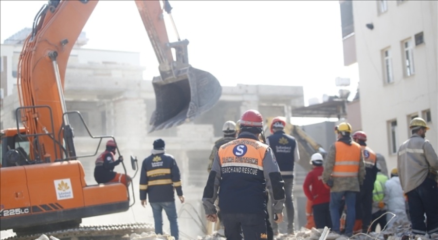 Sultanbeyli Belediyesi ekipleri Kırıkhan'da arama kurtarma çalışmalarına devam ediyor