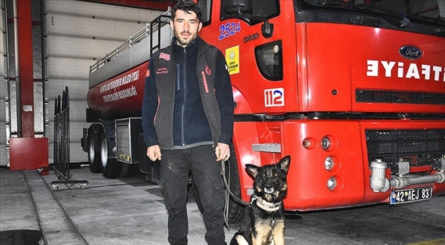 Arama kurtarma köpeği "Gece" yaralı olmasına rağmen enkaz altındaki 18 kişiyi tespit etti