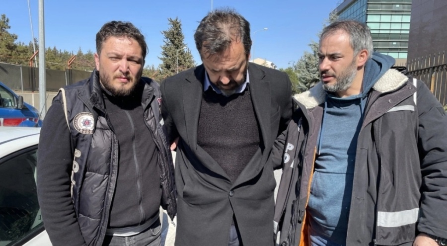 Gaziantep'teki yıkılan binanın müteahhidi Akay site sakinlerini suçladı