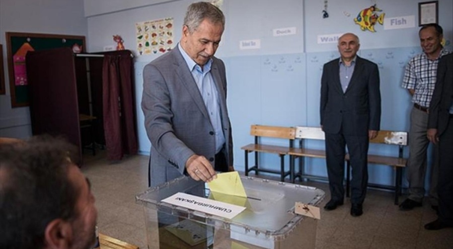 Bülent Arınç, seçimlerin ertelenmesini istedi