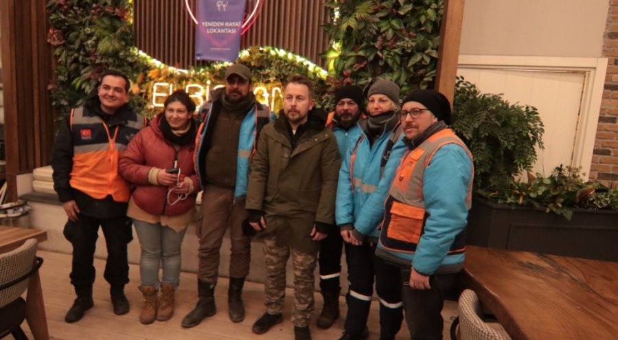 'Yeniden Hayat Lokantası', afet bölgesinde sıcak yemek imkanı sunuyor