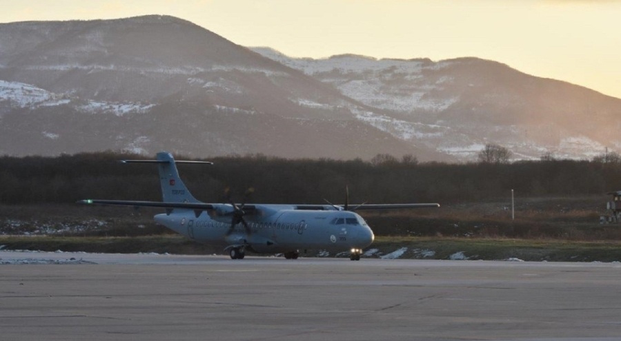 Deniz Kuvvetleri uçakları, tahliyelere devam ediyor