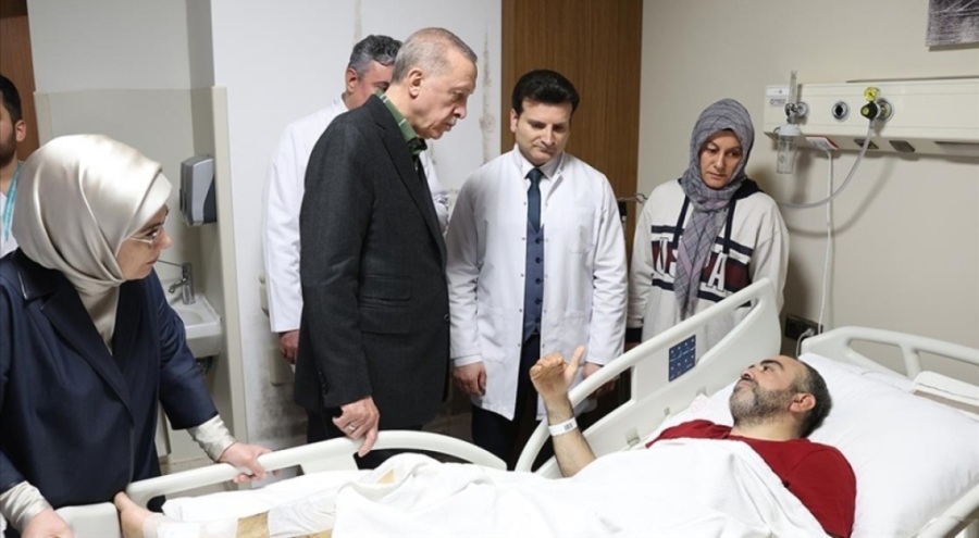 Cumhurbaşkanı Erdoğan'dan yaralı depremzedelere ziyaret