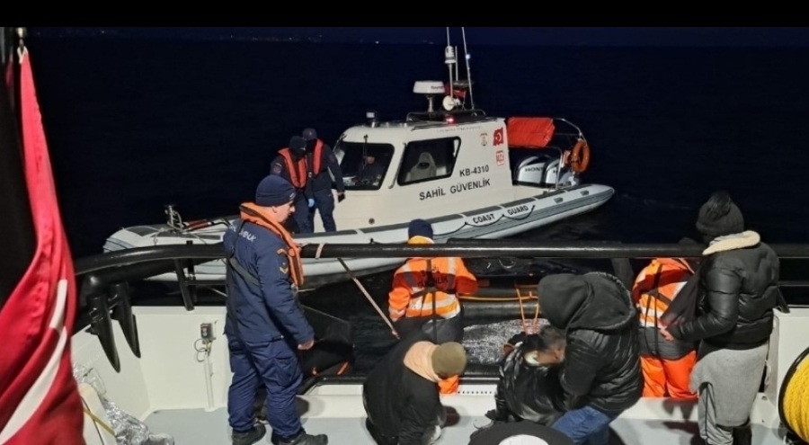 İzmir açıklarında 45 göçmen kurtarıldı