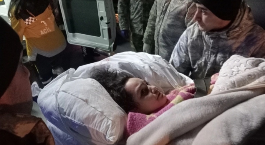 49 depremzede İstanbul'a getirildi