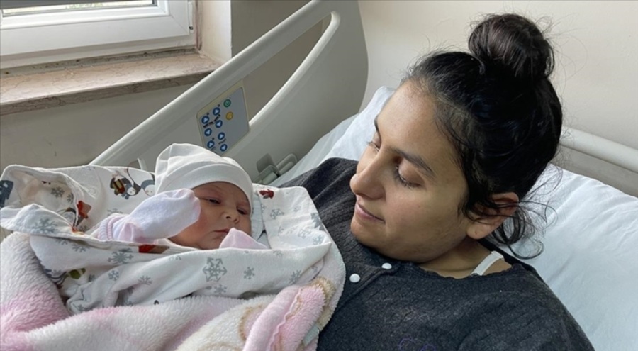 Depremden kurtulan Hataylı aile bebeklerini Bartın'da kucaklarına aldı