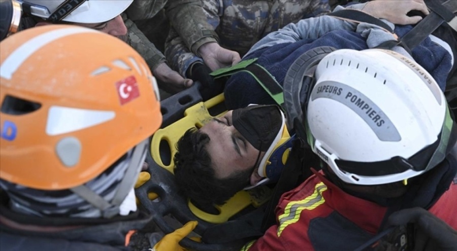 Kahramanmaraş'ta depremin 198'inci saatinde iki kardeş enkazdan kurtarıldı