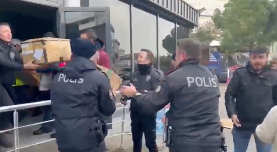 İstanbul Emniyet Müdürlüğünün afetzedelere yardımları devam ediyor