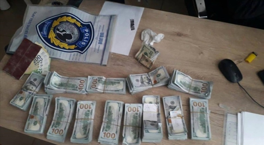 Rus arama kurtarma ekibi enkazdan 150 bin dolar çıkardı