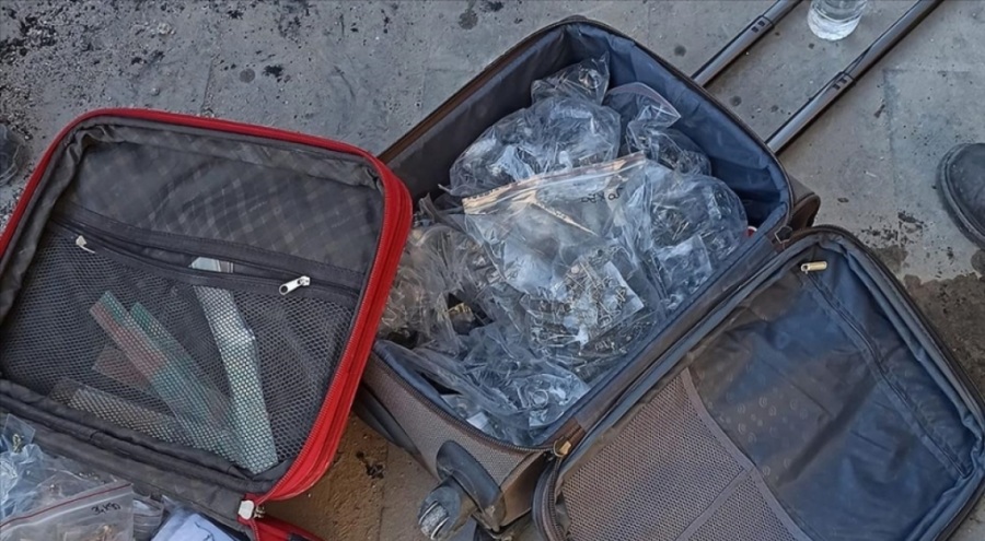 Deprem sonrası Kahramanmaraş'ta  22 kilogram gümüş çalan 3 zanlı yakalandı