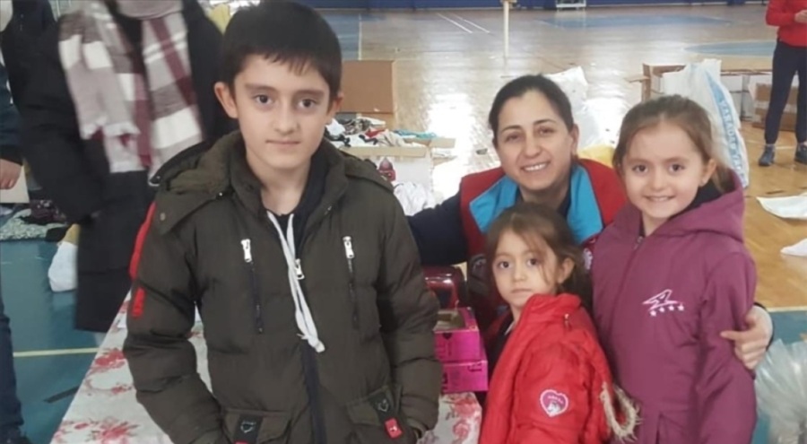 Çorum'da 3 kardeş harçlıklarını afetzedelere bağışladı
