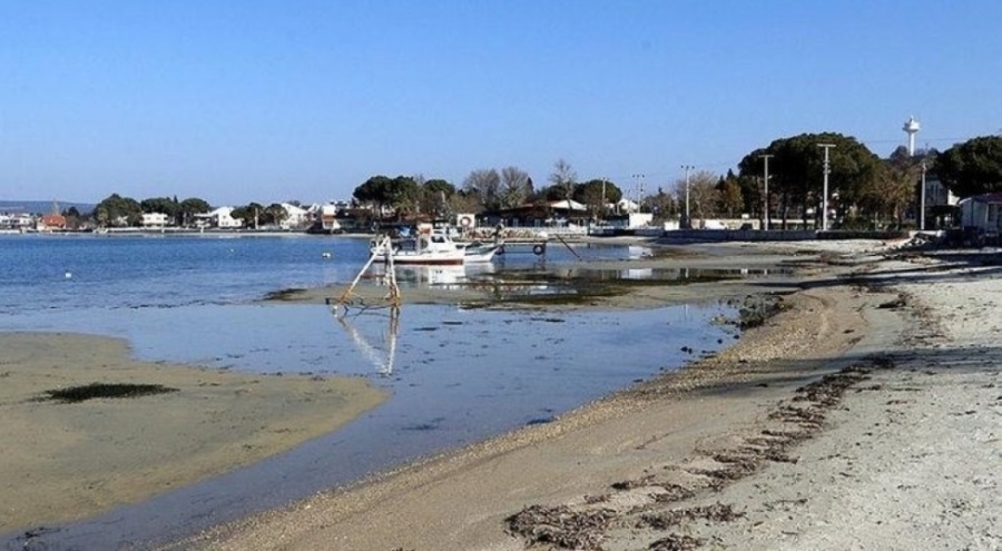 Çanakkale'de deniz geri çekildi