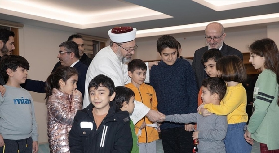 Diyanet İşleri Başkanı, afetzedelerle bir araya geldi