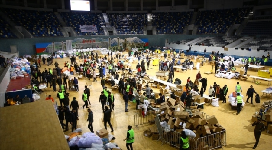 Azerbaycan Türkiye'ye 1541 ton insani yardım gönderdiğini açıkladı