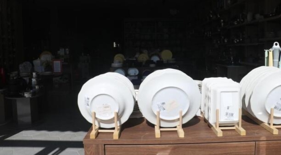 Depremde züccaciye dükkanında hiçbir şey kırılmadı