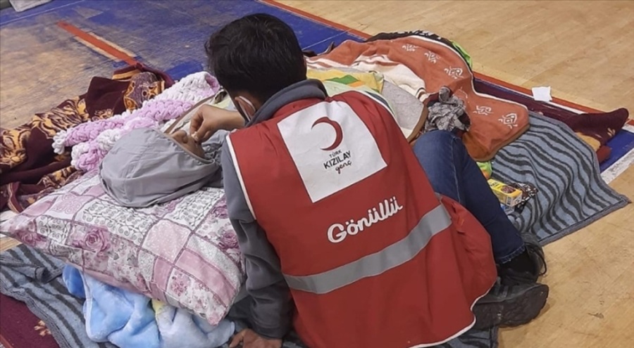 Türk Kızılay 4 bin 500 gönüllüsü ile afet bölgesinde çalışmalarına devam ediyor