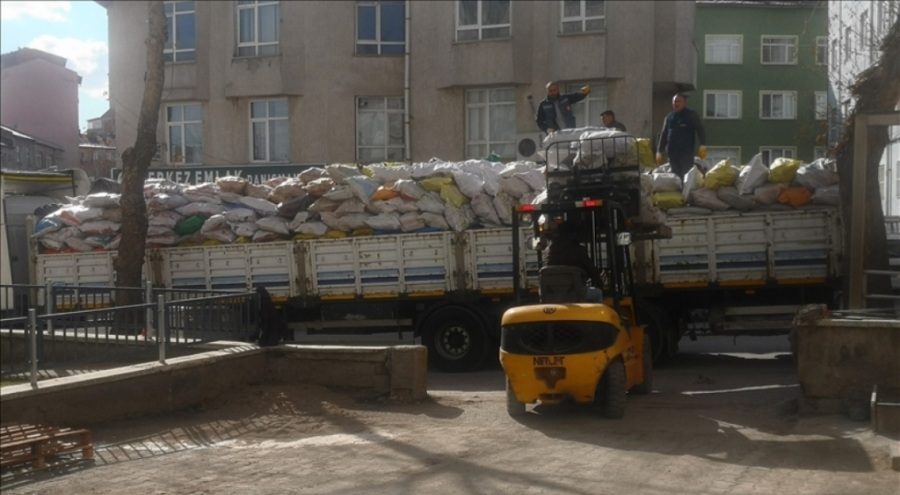 Çorum'dan deprem bölgesine 45 tır yakacak ulaştırıldı
