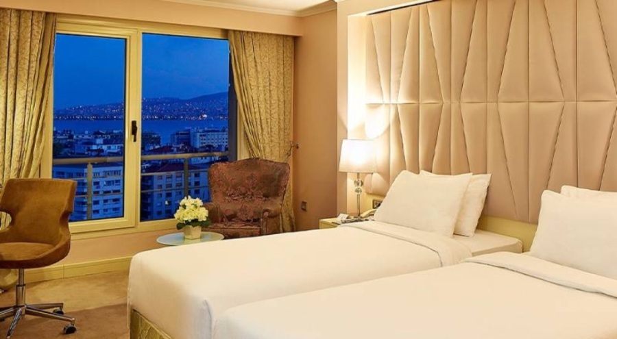 Tunç Soyer'den depremzede açıklaması: Hilton Oteli'ni depremzedelerimizin kullanımına açıyoruz