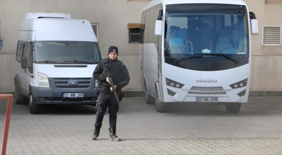 Diyarbakır'da yıkılan apartmandan sorumlu 29 kişiye gözaltı