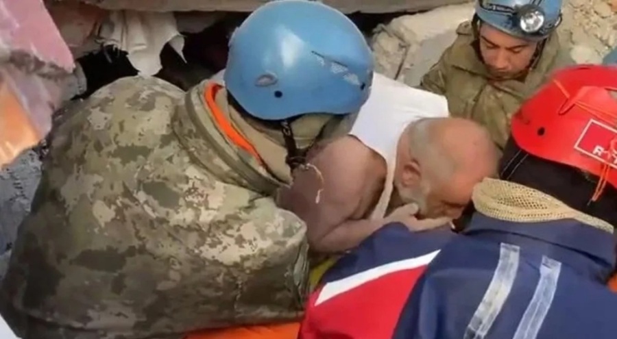 Enkaz altında tütün içen adam ilk kez konuştu: Kabloları birbirine çarptırarak ateş sorunumu çözdüm