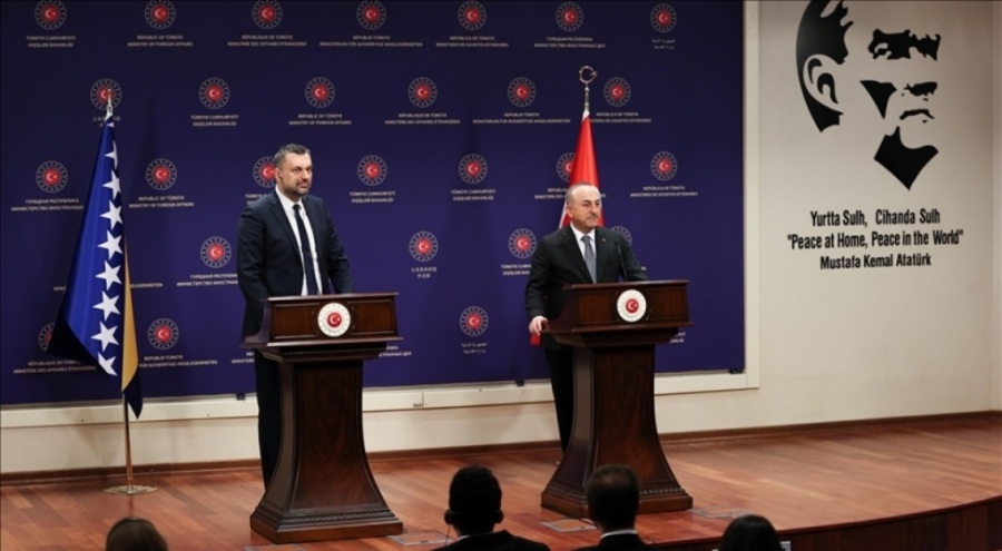 Bakan Çavuşoğlu: Bosna Hersek'ten 234 kişilik 13 arama kurtarma ekibi canla başla çalışıyor