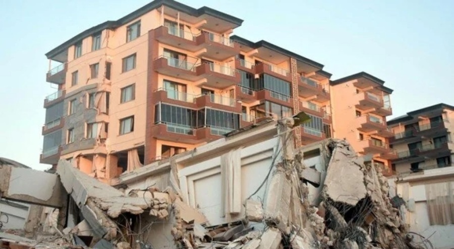 Hatay'da yıkılan sitenin yöneticisi: Müteahhit 'Depremde dışarı çıkmayın' diye sattı