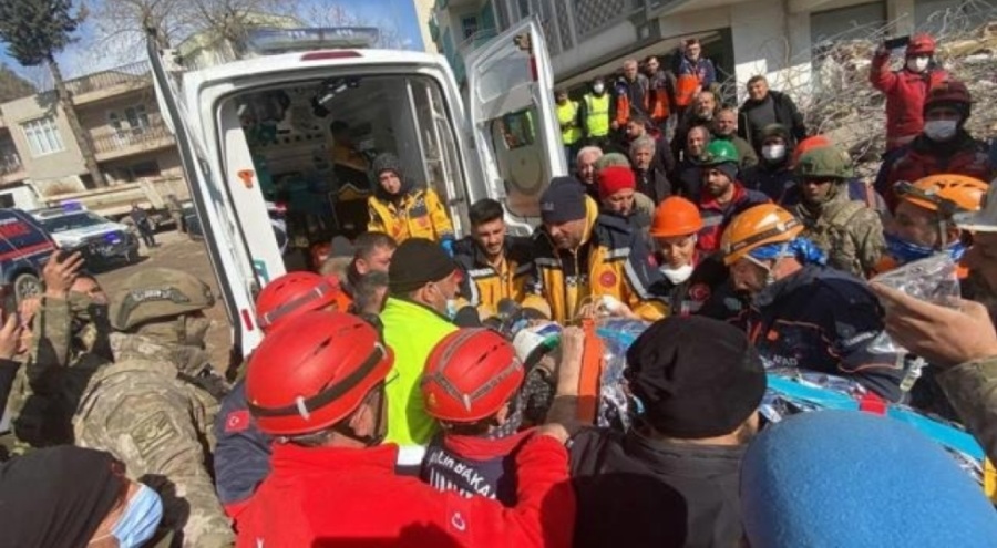 227 saat sonra enkazdan çıkarıldı