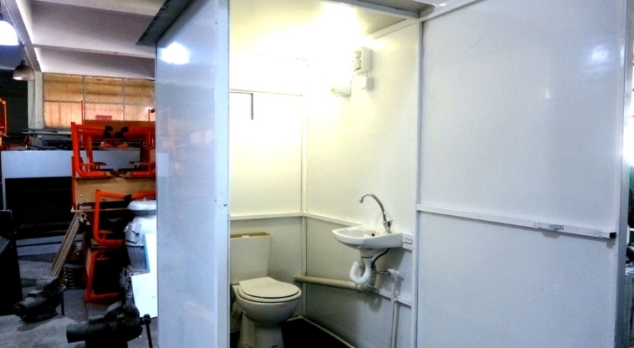 Depremzedeler için seyyar tuvalet üretimi