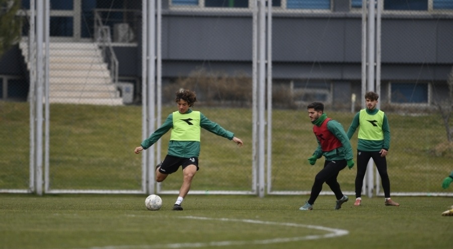 Bursaspor antrenmanda 5'e 2 pas pres çalıştı