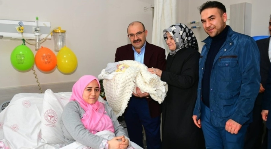 Afetzede iki ailenin bebekleri Trabzon'da hayata gözlerini açtı