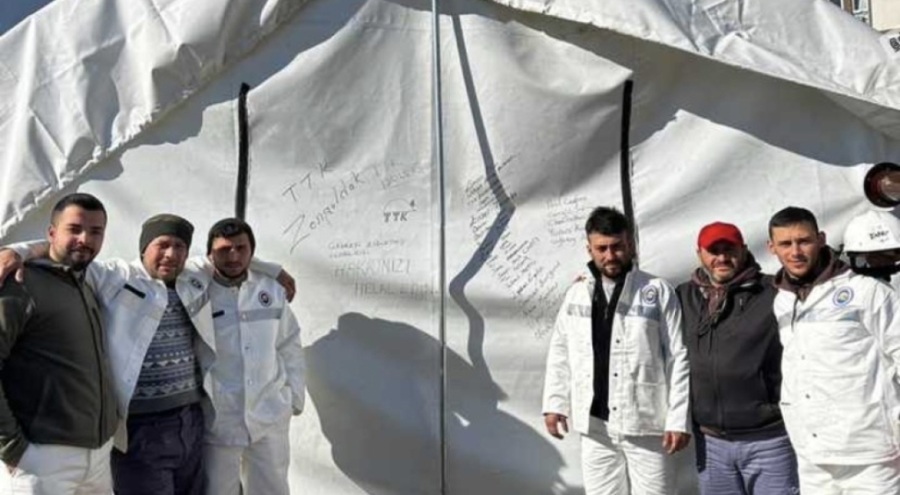 Madencilerden kaldıkları çadıra not:  Çevreyi kirletmiş olabiliriz, hakkınızı helal edin